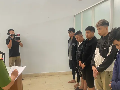 Bắt nhóm đối tượng trộm điện thoại tại siêu thị Điện máy Xanh ở Đà Nẵng