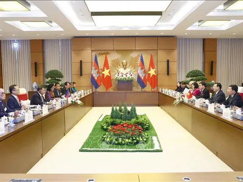 Chủ tịch Quốc hội Vương Đình Huệ đón, hội đàm với Chủ tịch Thượng viện Campuchia