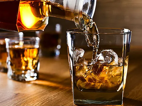 Mang rượu ngoại khi nhập cảnh Việt Nam có được không?