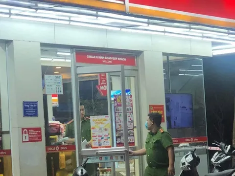 Hà Nội: Phát hiện thi thể nam trong nhà vệ sinh khoá trái ở cửa hàng Circle K