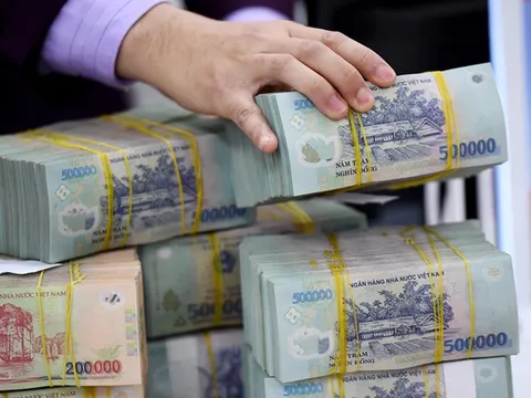 Tăng lương cơ sở cho cán bộ, công chức, viên chức lên 1,8 triệu đồng từ 1/7/2023