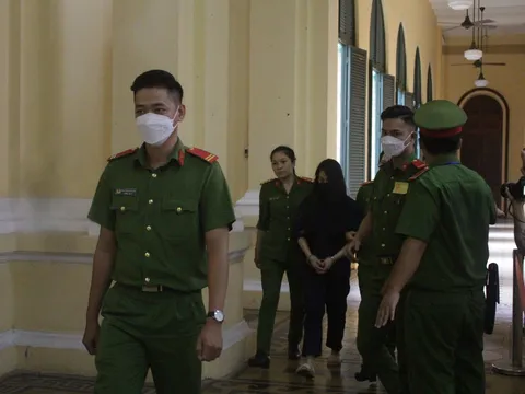 'Dì ghẻ' bạo hành đến chết bé 8 tuổi bật khóc khi bị đề nghị án tử