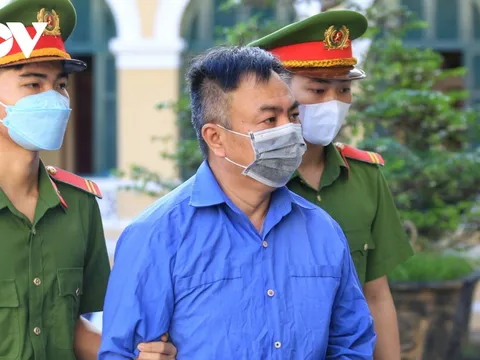 Xét xử cựu Giám đốc Bệnh viện Mắt TP.HCM cùng 7 đồng phạm