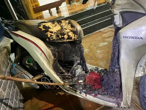 Khởi tố đối tượng lẻn vào nhà người tình phóng hỏa đốt xe máy