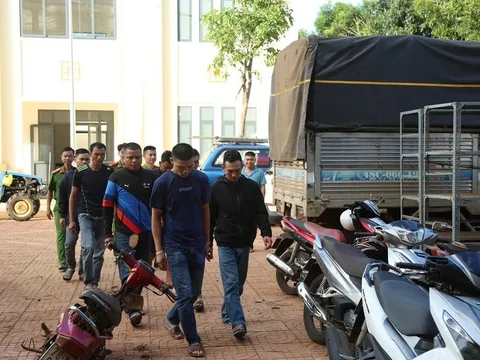 Một đêm, công an triệt phá hai nhóm đối tượng cá độ bóng đá