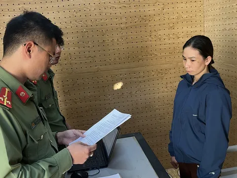 Khởi tố nữ cán bộ trường Cao đẳng lừa đảo xin việc chiếm đoạt hơn 5 tỷ đồng