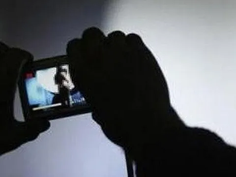 Tổng giám đốc dùng clip 'nóng' để đe dọa, tống tiền nữ giáo viên