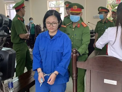 Lời xin lỗi và giọt nước mắt muộn màng của nữ sinh đầu độc cha ruột