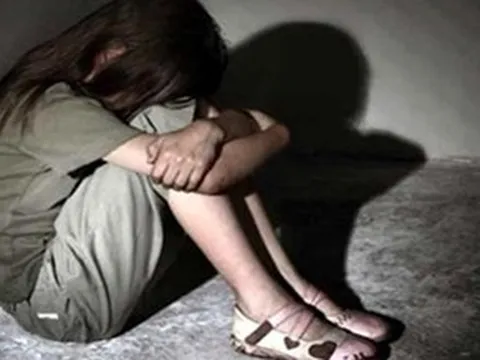 Khởi tố, bắt tạm giam 3 thanh niên hiếp dâm bé gái trong đêm 29 Tết