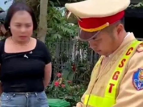 Tạm giữ hình sự người phụ nữ lăng mạ CSGT ở Thanh Hoá