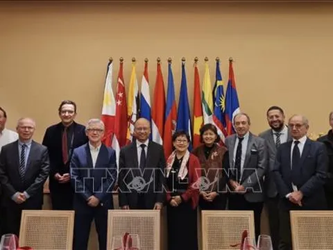 Đại sứ Việt Nam tại Pháp tiếp đại diện Liên hội y tế Pháp - Việt