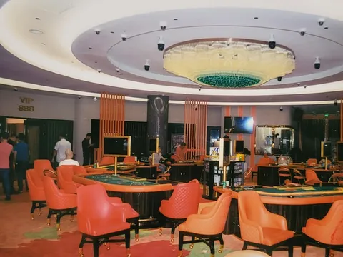 Quảng Ninh: Triệt phá ổ nhóm đánh bạc trong khách sạn Hoàng Gia