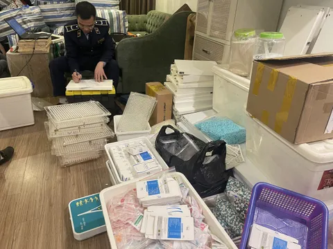 Hà Nội: Phát hiện 3 tấn nguyên liệu thuốc, thực phẩm chức năng không rõ nguồn gốc