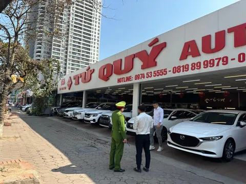 Hà Nội: Công an phường Dịch Vọng ra quân lập lại trật tự đô thị và an toàn giao thông