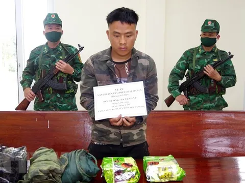 Hà Tĩnh: Bắt đối tượng vận chuyển 2kg ma tuý qua biên giới