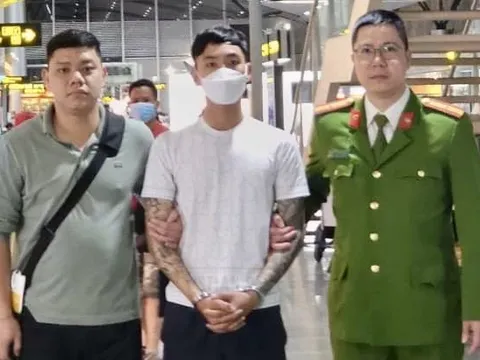 Bắt đối tượng trốn truy nã nguy hiểm núp bóng nhân viên giao gas