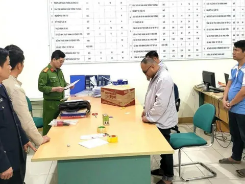 Khởi tố, bắt tạm giam giám đốc trung tâm sát hạch lái xe ở Hoà Bình