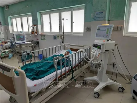 Thủ tướng chỉ đạo tiếp tục thực hiện các giải pháp bảo đảm thuốc, trang thiết bị y tế