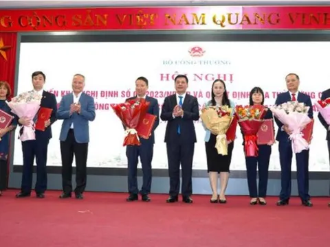 Triển khai Nghị quyết, quyết định của Chính phủ, Thủ tướng Chính phủ về công tác tổ chức, cán bộ