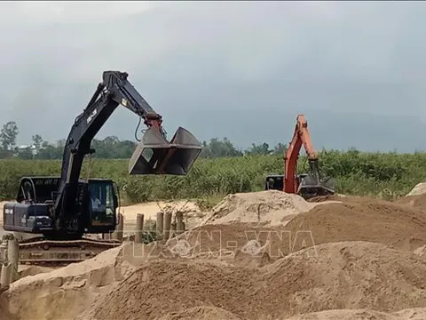 Tập trung tháo gỡ vướng mắc để triển khai các dự án đường bộ cao tốc và bất động sản