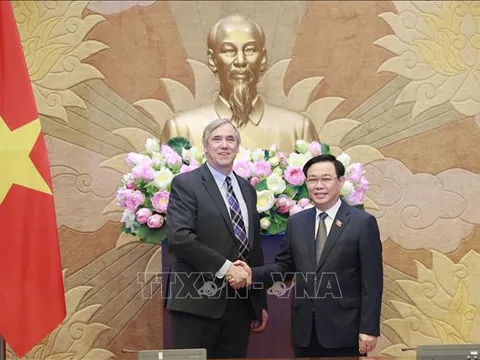 Chủ tịch Quốc hội Vương Đình Huệ tiếp Đoàn Nghị sĩ Hoa Kỳ