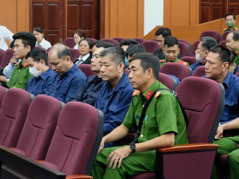 Vụ buôn lậu 200 triệu lít xăng dầu: 2 'ông trùm' được giảm án