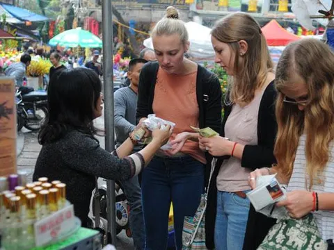 'Chặt chém' giá cả của du khách dịp nghỉ lễ, xử lý thế nào?