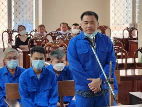 Án tù cho 5 bị cáo vụ chi 20 tỷ đồng 'chạy điều chuyển' ông Đinh Văn Nơi