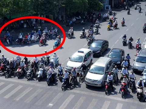 Dừng xe nơi bóng râm chờ đèn đỏ có thể bị phạt bao nhiêu tiền?