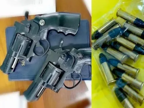 Gia Lai: Bắt 2 đối tượng mua bán ma túy, thu giữ nhiều súng đạn