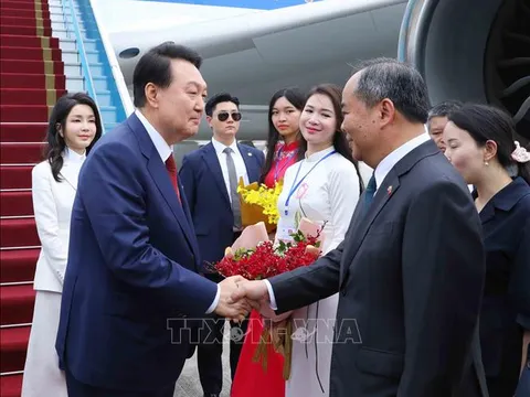 Tổng thống Hàn Quốc bắt đầu chuyến thăm cấp Nhà nước tới Việt Nam