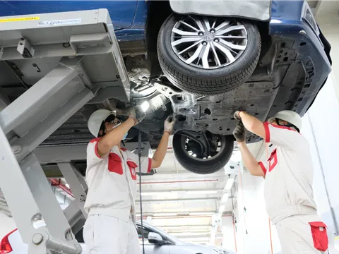 Nhân viên sửa xe dùng xe của khách gây tai nạn thì chủ xe có bị liên đới?