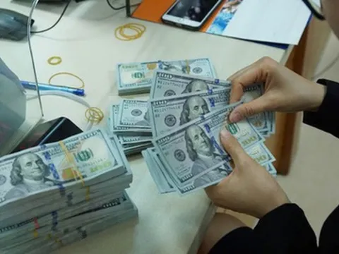 Điều kiện bổ sung đối với bên đi vay là tổ chức tín dụng