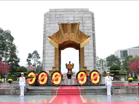 Ban Bí thư Trung ương Đoàn dâng hương tưởng niệm các Anh hùng Liệt sỹ