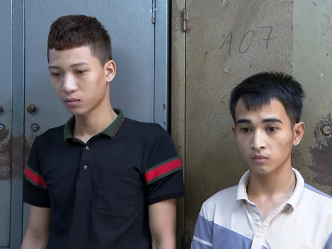 Bắt tạm giam 2 đối tượng đập kính xe ôtô trộm cắp tài sản ở Thái Bình