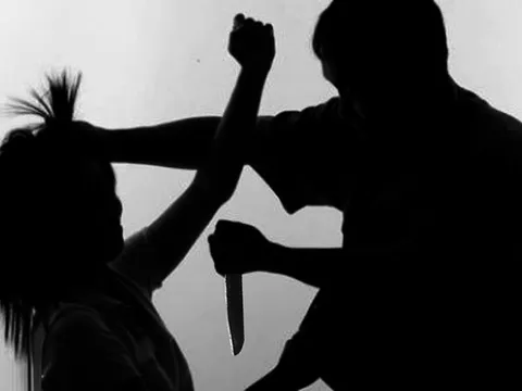 Khởi tố đối tượng cướp tài sản, chụp ảnh 'nóng' đe dọa nạn nhân