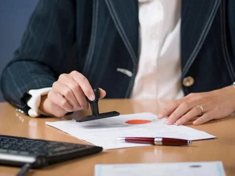 Hợp đồng cho thuê đất có phải công chứng?