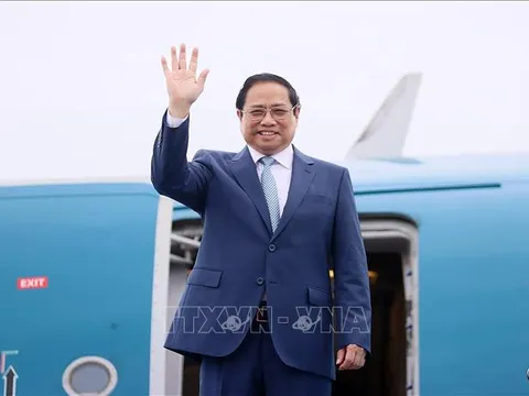 Thủ tướng lên đường dự Hội nghị thượng đỉnh Thương mại - Đầu tư Trung Quốc - ASEAN