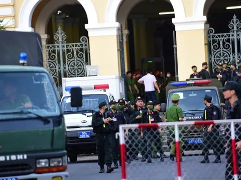 Sáng nay (21/9), bà Phương Hằng và 4 đồng phạm hầu tòa