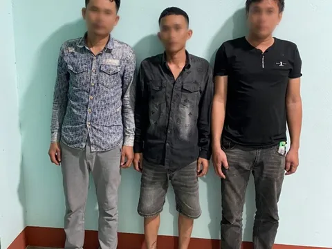 Tạm giữ nhóm đối tượng mang súng đến nhà con nợ bắt giữ người trái pháp luật