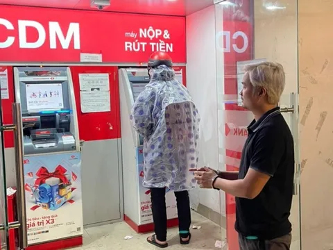 Bắt đối tượng lấy cắp thông tin mã giao dịch tại trụ ATM để chiếm đoạt tiền