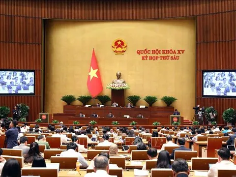 Ngày 24/10, Quốc hội bắt đầu lấy phiếu tín nhiệm đối với những người giữ chức vụ do Quốc hội bầu, phê chuẩn