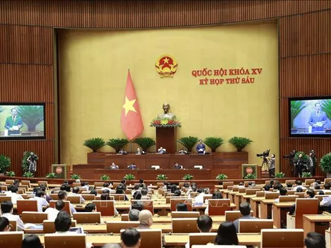 Ngày 31/10, Quốc hội thảo luận ở hội trường về phát triển kinh tế - xã hội