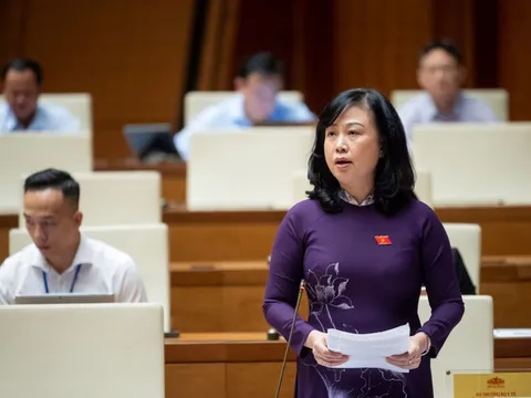 Bộ Y tế đang xây dựng cơ chế hoàn trả tiền cho người dân tự mua thuốc theo bảo hiểm