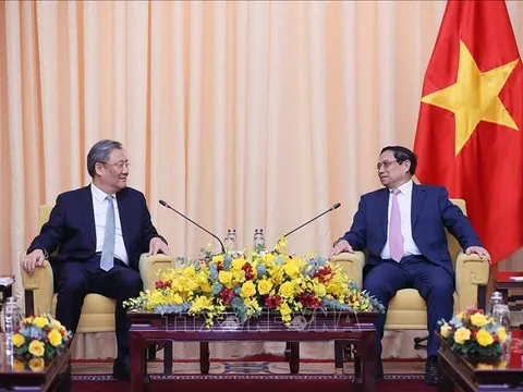 Thủ tướng Phạm Minh Chính tiếp Bộ trưởng Bộ Thương mại Trung Quốc