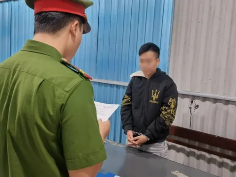 Bắt đối tượng cầm đầu nhóm đua xe, dùng bình xịt hơi cay chống trả công an