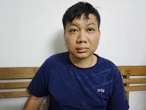 Tạm giữ hình sự đối tượng vi phạm nồng độ cồn, tát cảnh sát giao thông