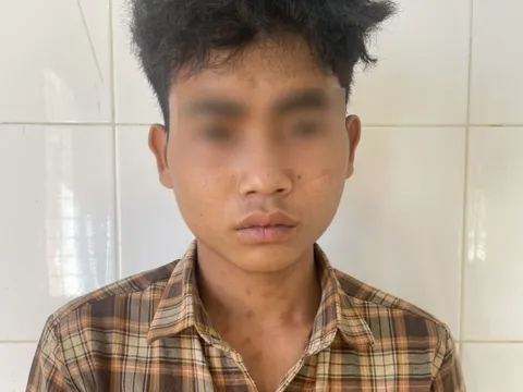 Kon Tum: Nam thiếu niên chém bố dượng tử vong vì mâu thuẫn