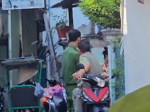 Phát hiện người phụ nữ tử vong trong tư thế treo cổ ở TP.HCM