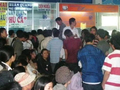 Từ chuyện xếp hàng